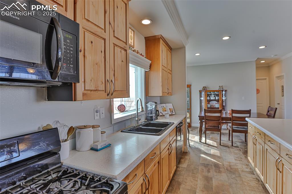 Image 46 of 50: Kitchen