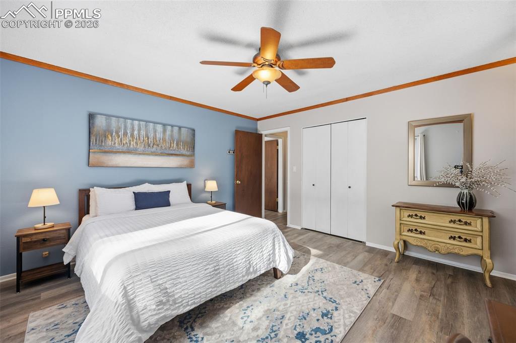 Image 14 of 25: Bedroom