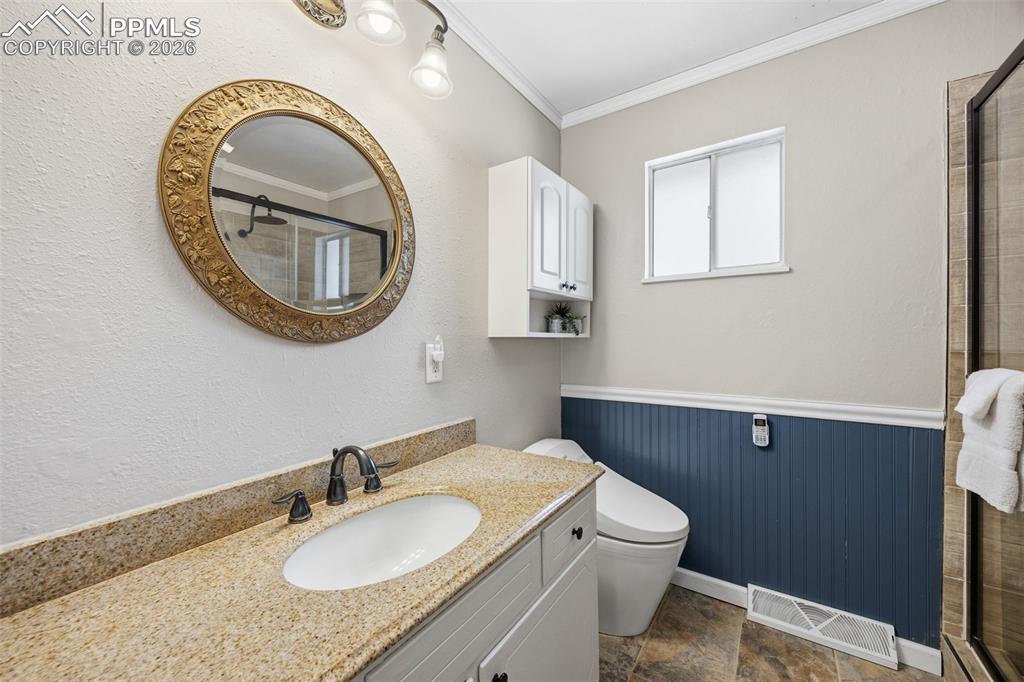 Image 20 of 25: Bathroom