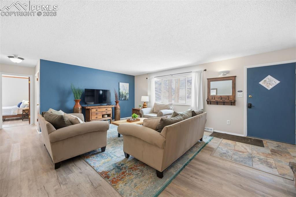 Image 4 of 25: Living Room