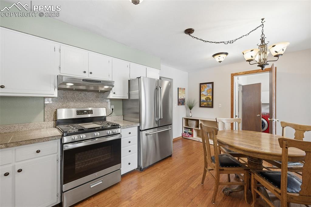 Image 6 of 25: Kitchen