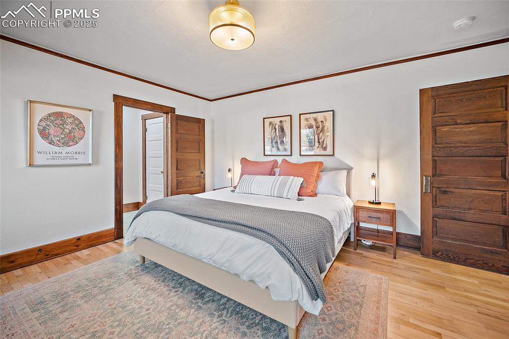 Image 18 of 40: Bedroom