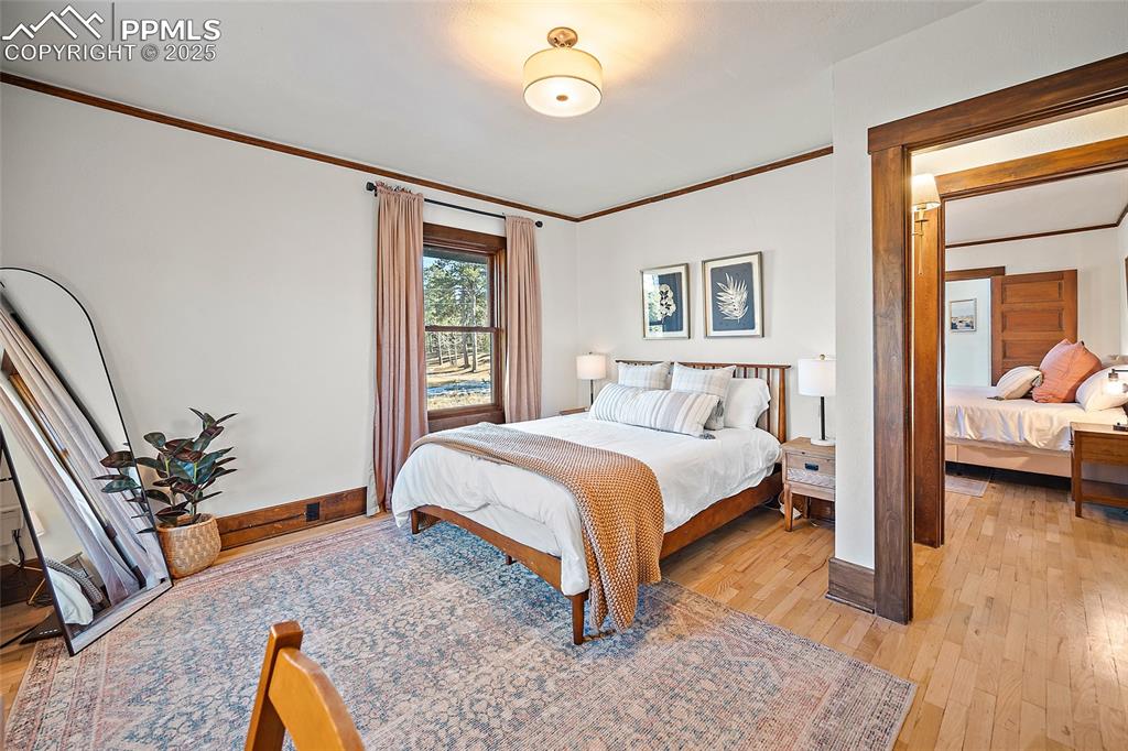 Image 21 of 40: Bedroom