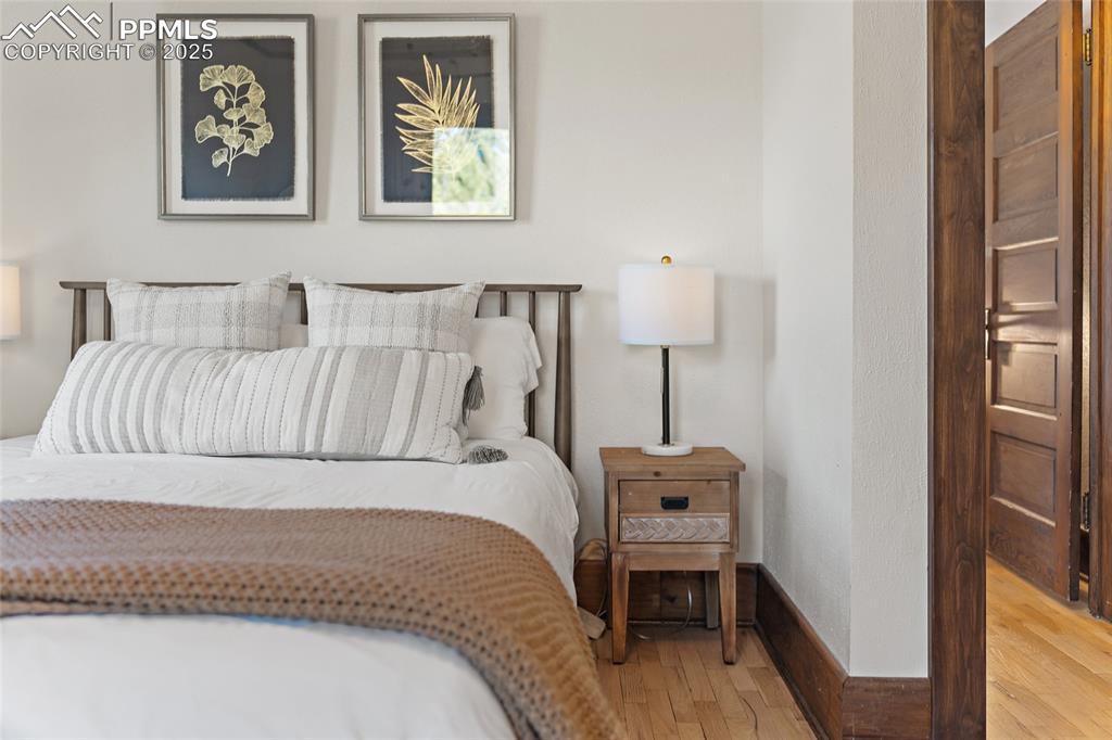 Image 23 of 40: Bedroom