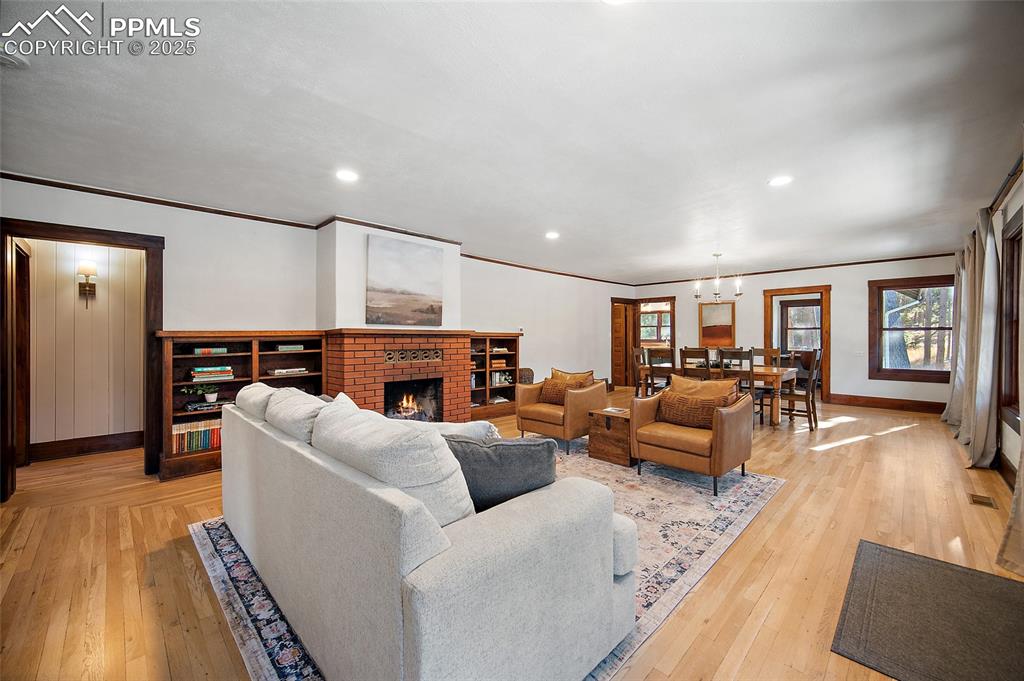 Image 5 of 40: Living Room