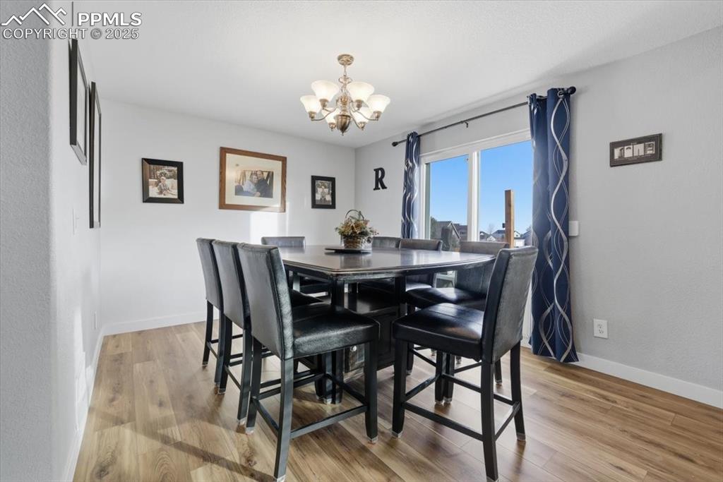 Image 13 of 50: Dining Area