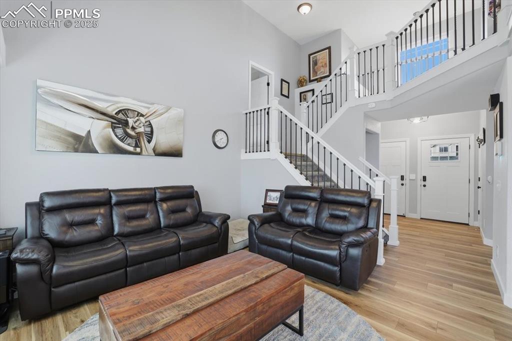 Image 14 of 50: Living Room