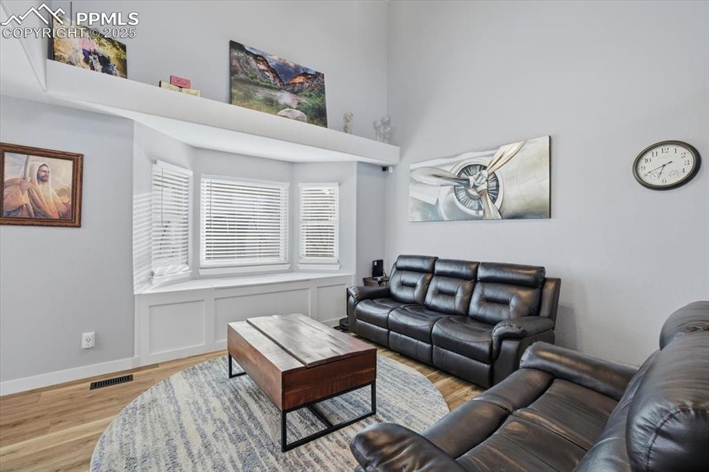 Image 15 of 50: Living Room