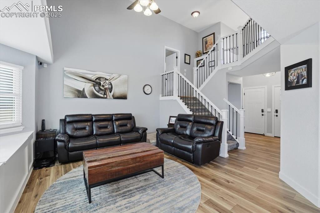 Image 16 of 50: Living Room