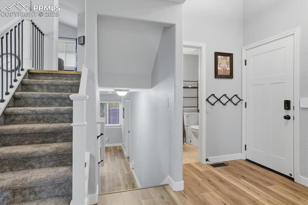 Image 18 of 50: Entry