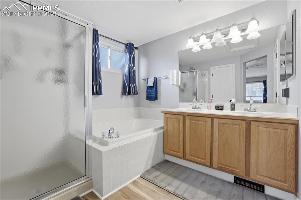 Image 22 of 50: Bathroom