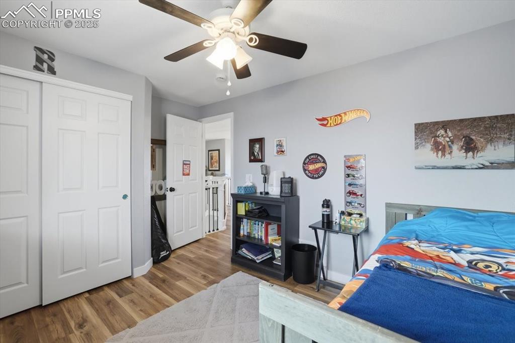 Image 23 of 50: Bedroom