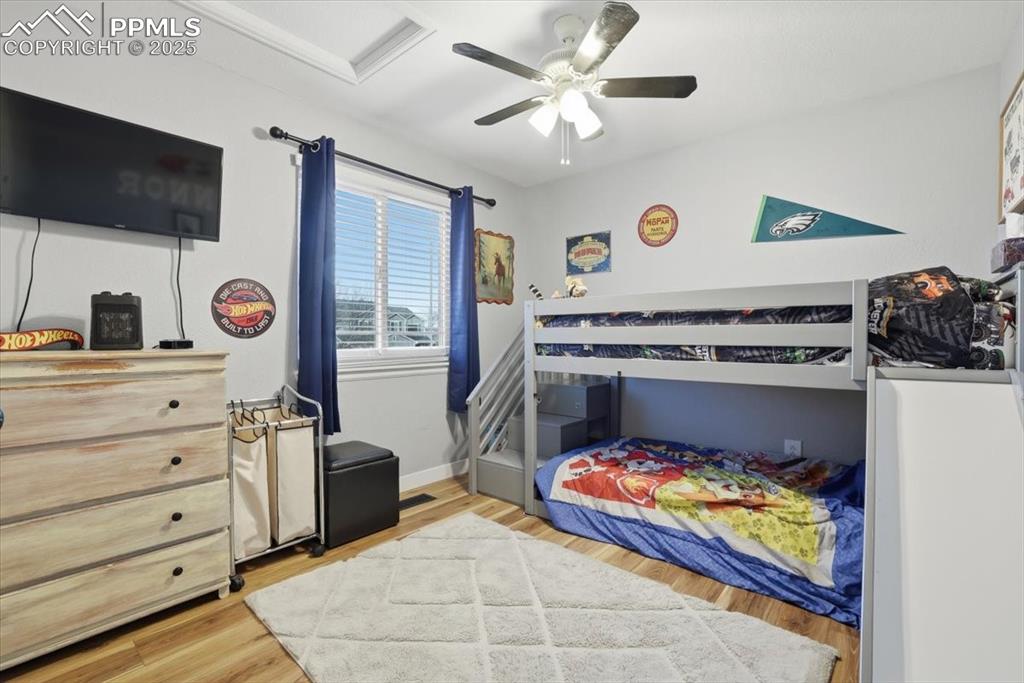 Image 27 of 50: Bedroom