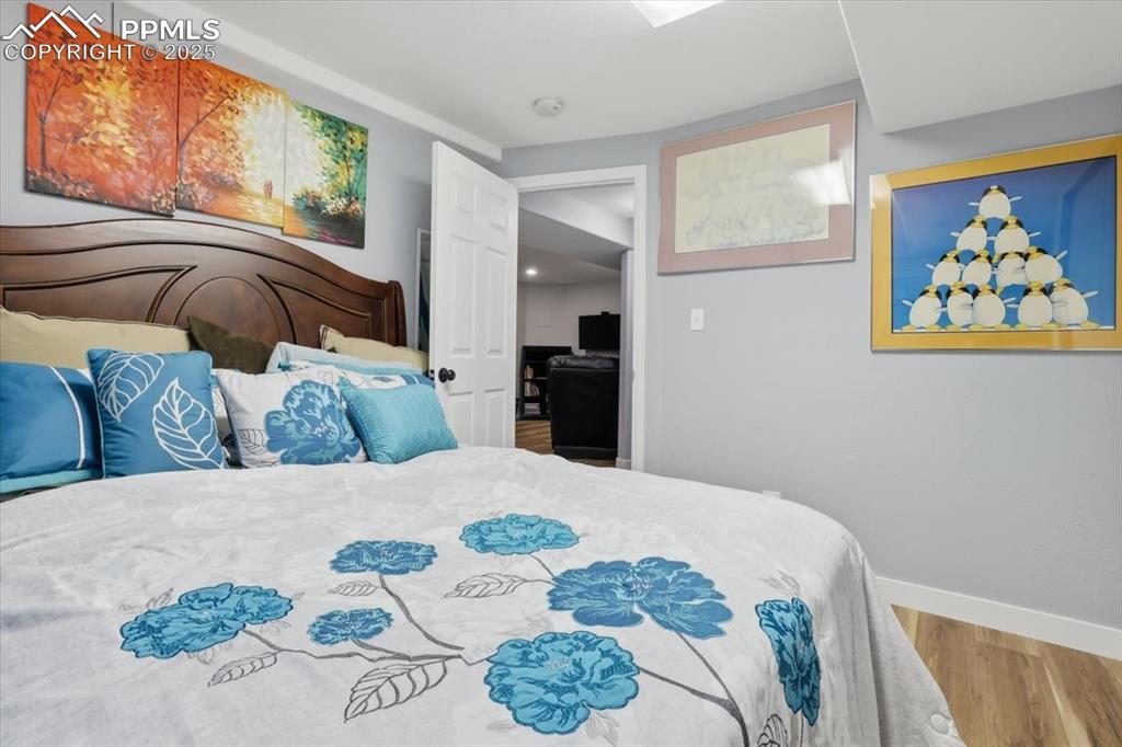 Image 36 of 50: Bedroom