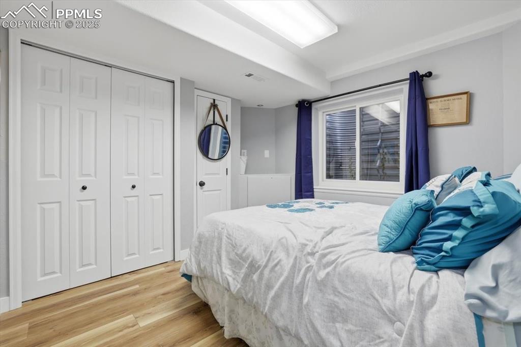 Image 37 of 50: Bedroom