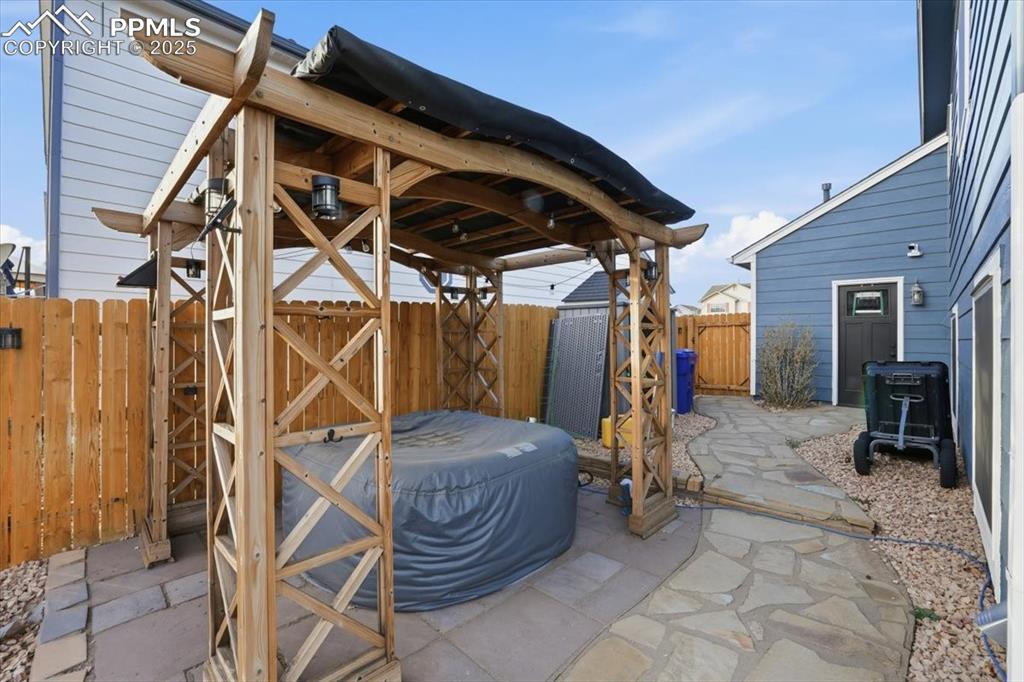 Image 41 of 50: Patio