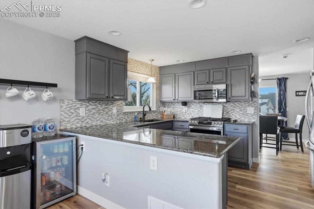 Image 6 of 50: Kitchen