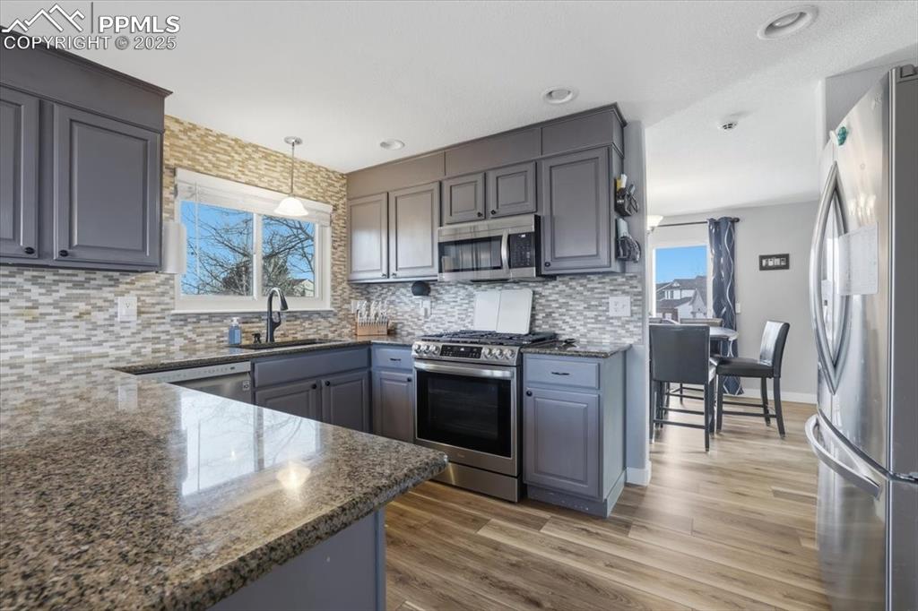 Image 8 of 50: Kitchen