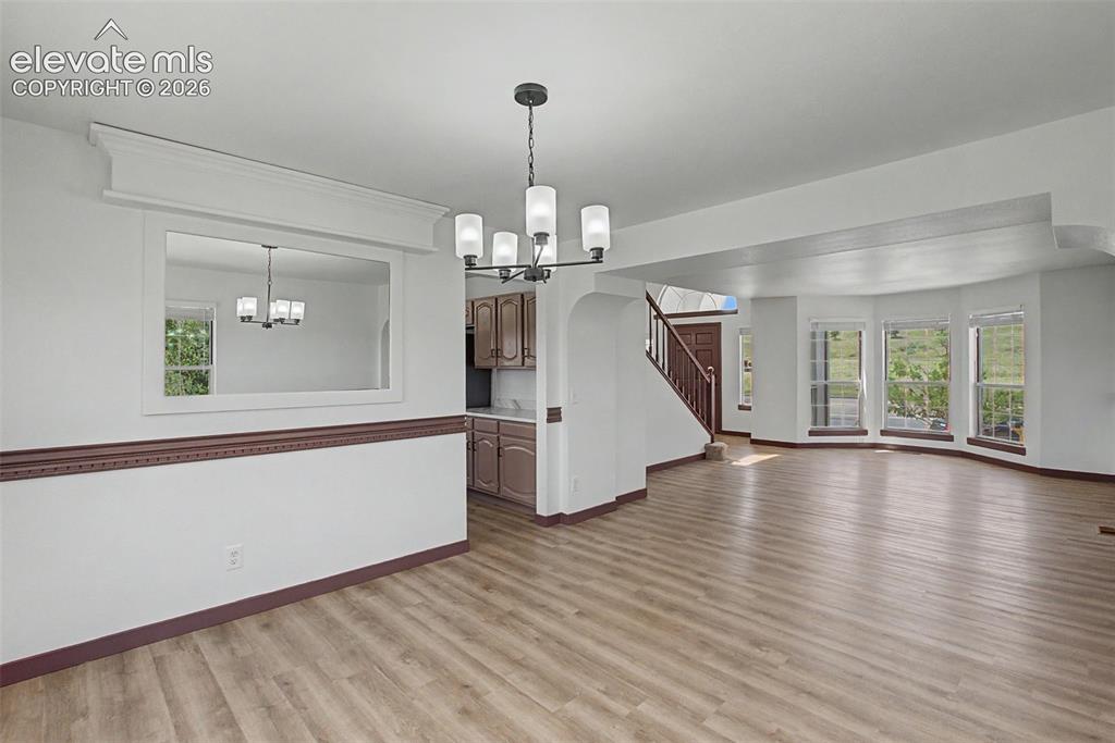 Image 16 of 50: Dining Room