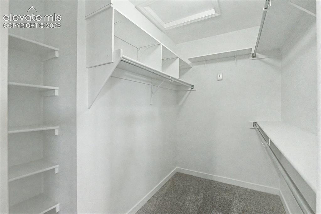 Image 32 of 50: Walk-In Closets