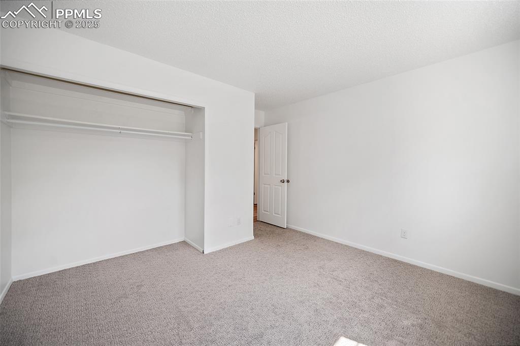 Image 18 of 32: Bedroom