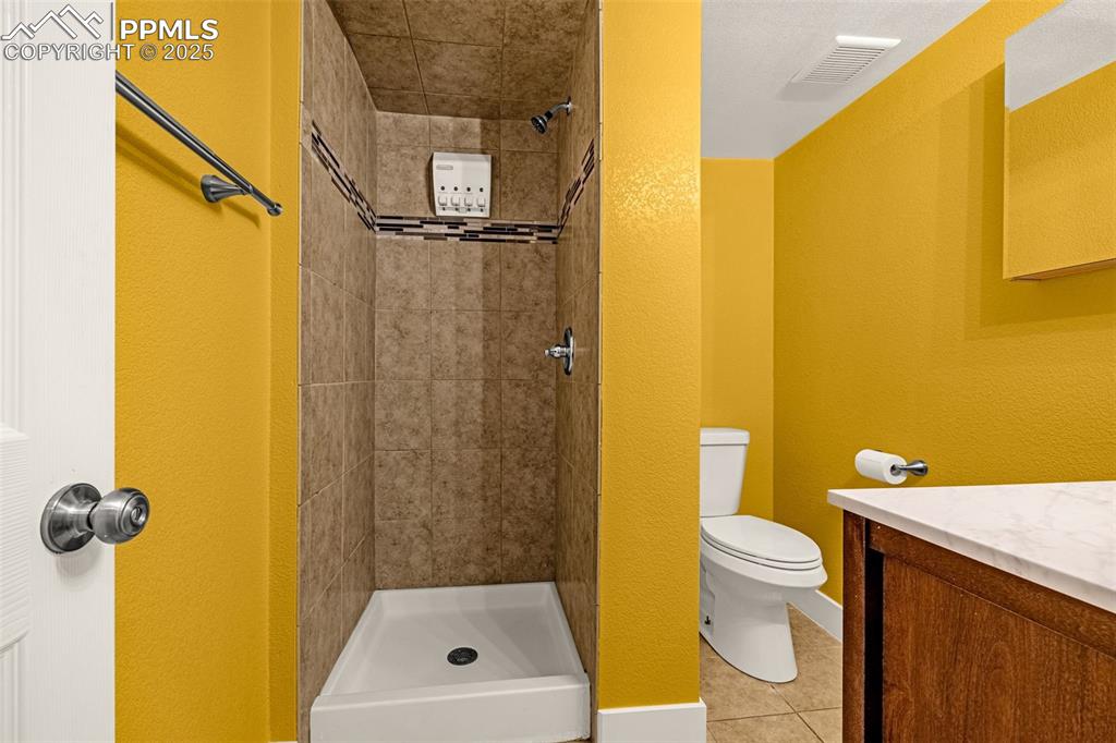 Image 20 of 30: Bathroom