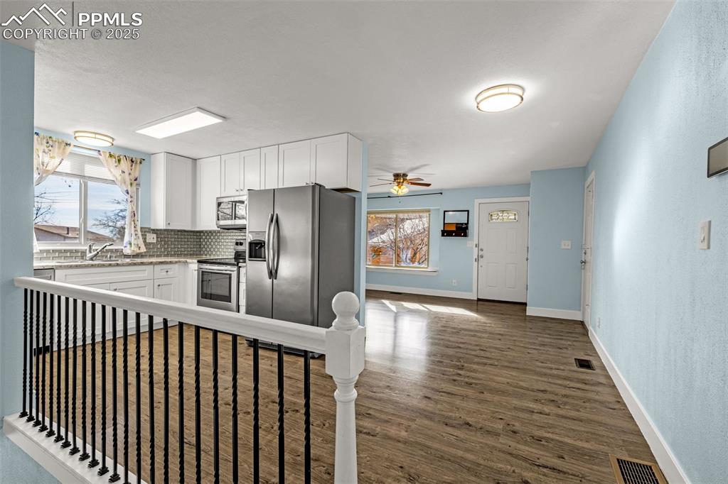 Image 7 of 30: Kitchen