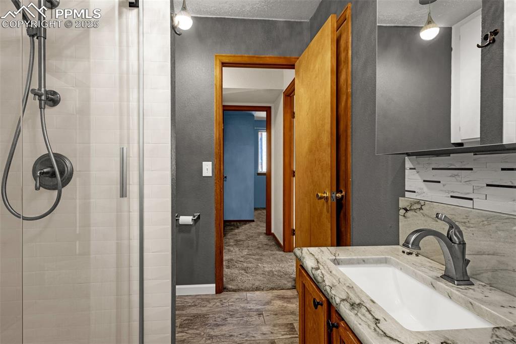 Image 14 of 34: Bathroom