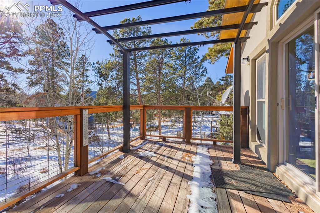 Image 20 of 34: Deck