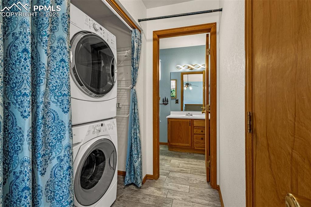 Image 9 of 34: Laundry