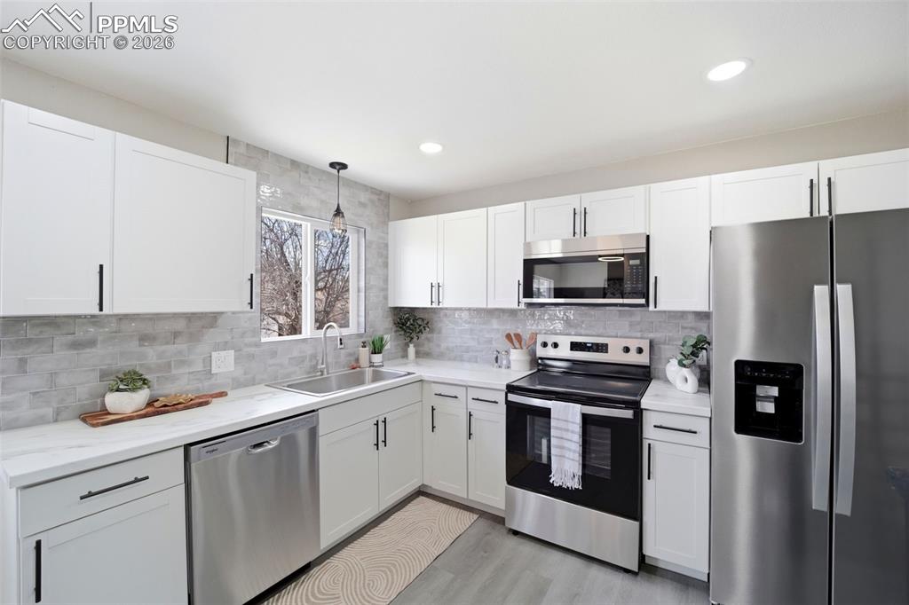 Image 12 of 41: Kitchen