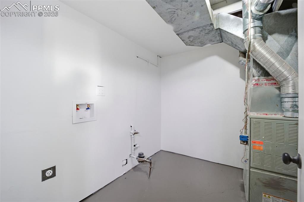 Image 30 of 41: Laundry