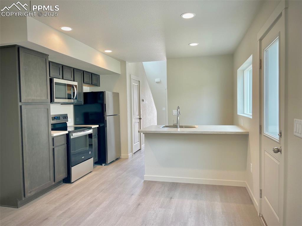 Image 10 of 19: Kitchen