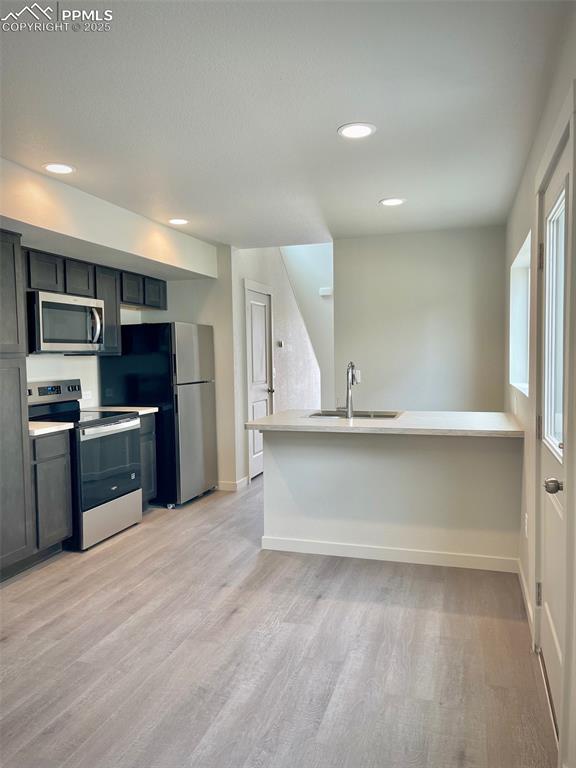 Image 11 of 19: Kitchen