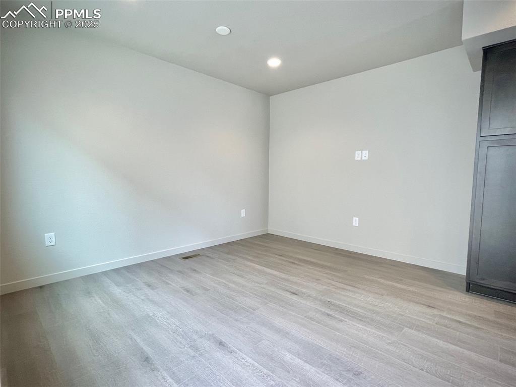 Image 14 of 19: Living Room
