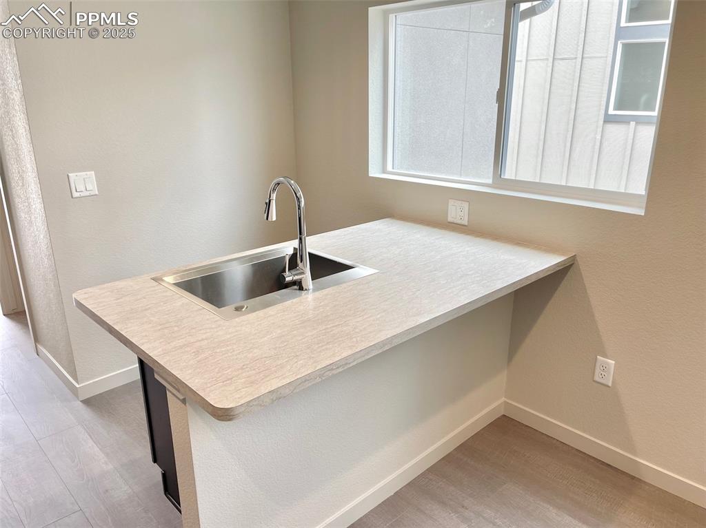 Image 15 of 19: Kitchen