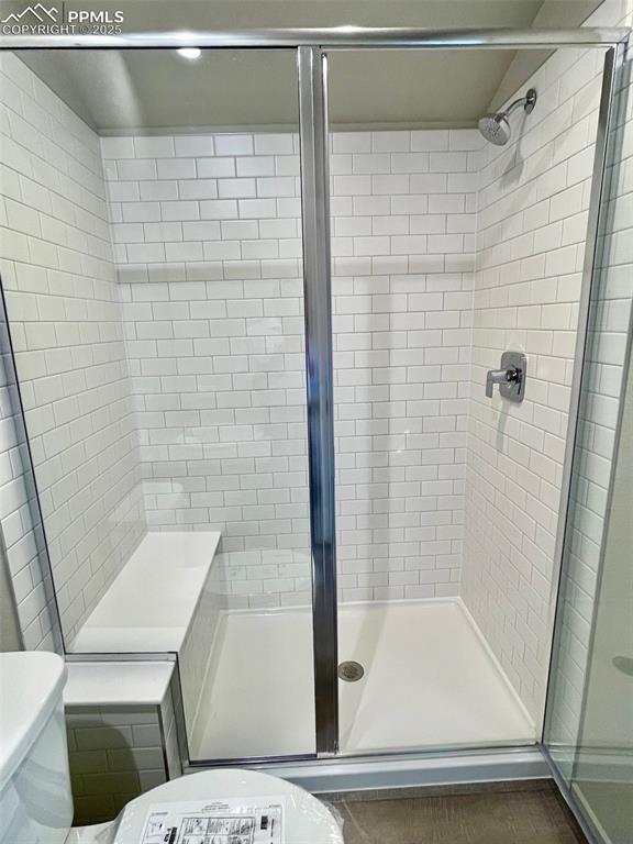 Image 17 of 19: Bathroom