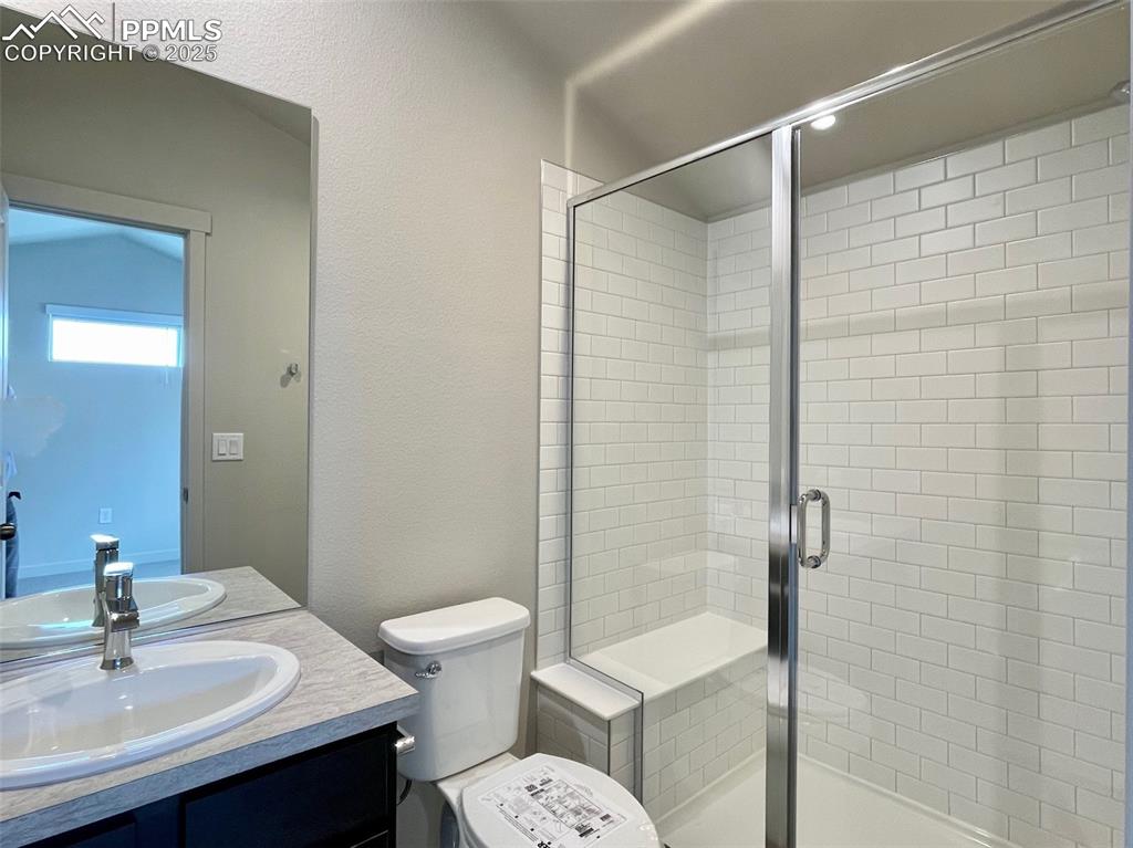 Image 18 of 19: Bathroom