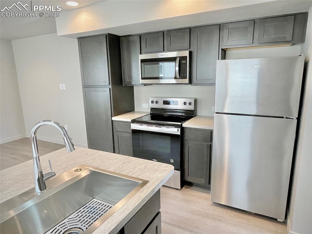 Image 3 of 19: Kitchen