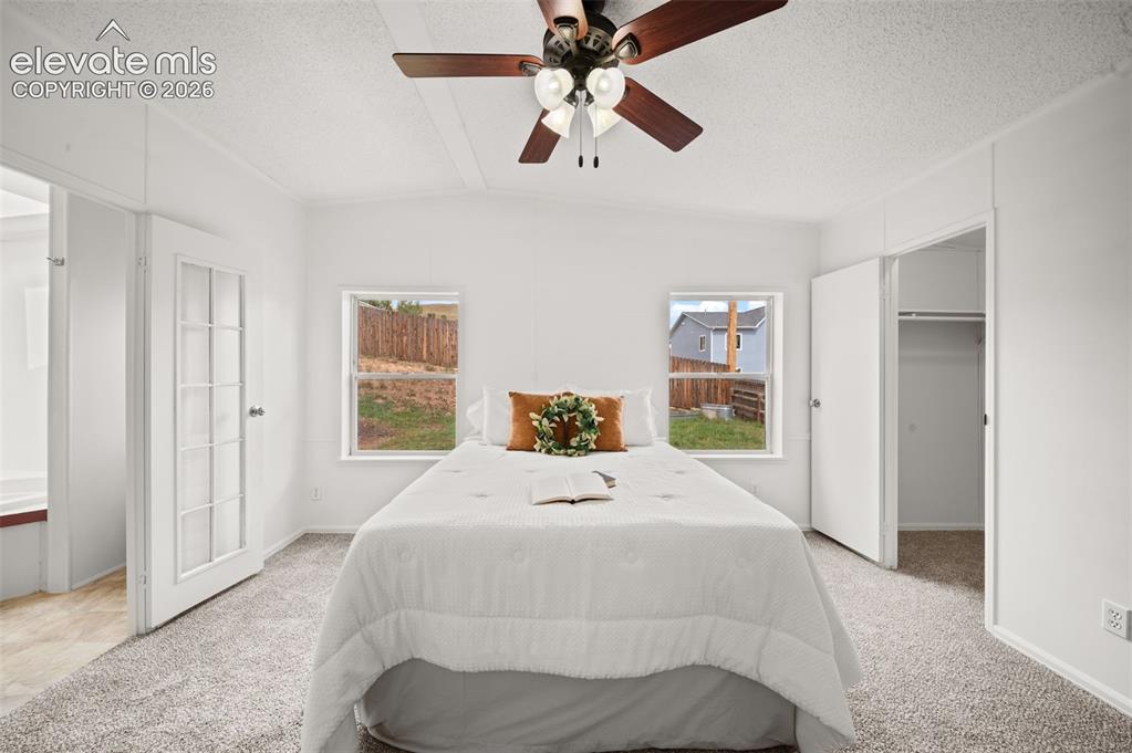 Image 12 of 24: Bedroom