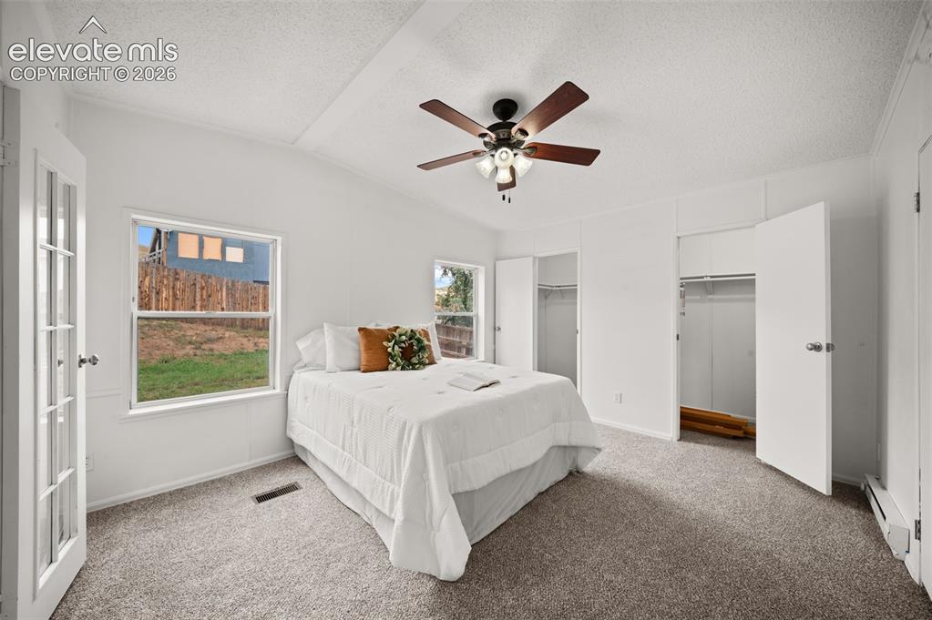 Image 13 of 24: Bedroom