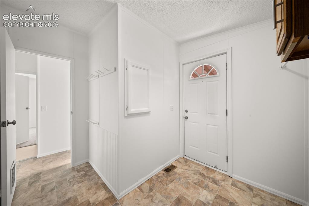 Image 17 of 24: Entry