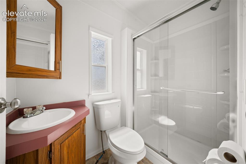 Image 18 of 24: Bathroom