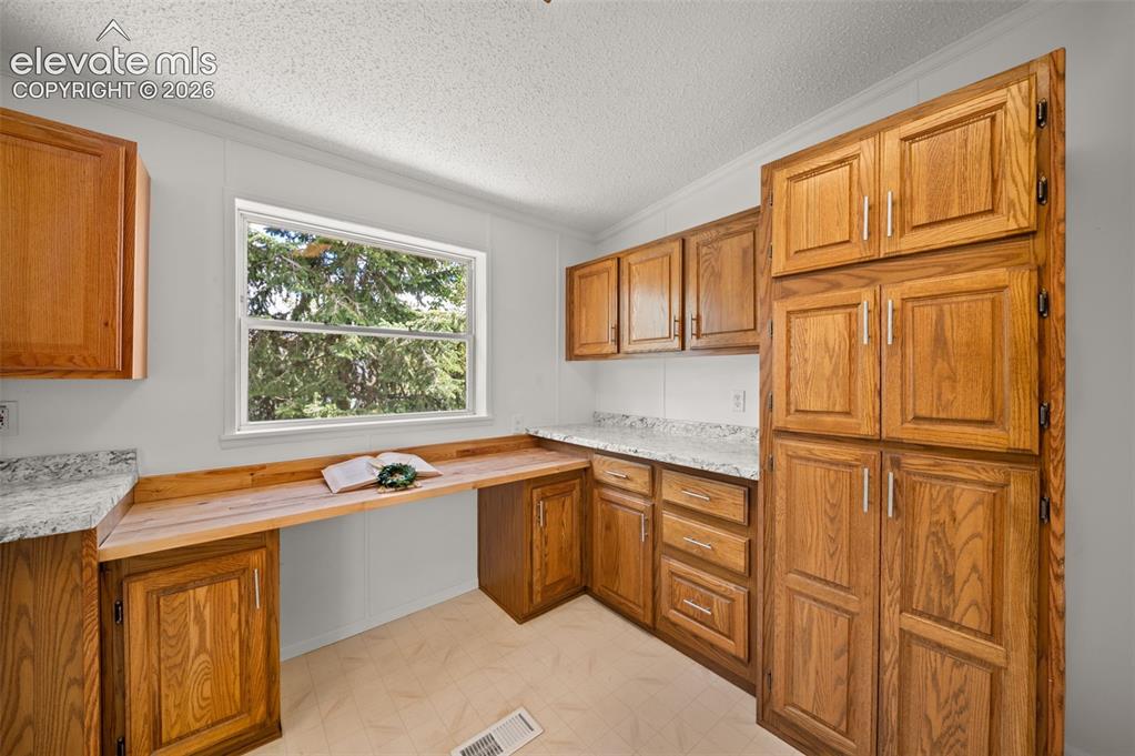 Image 6 of 24: Kitchen