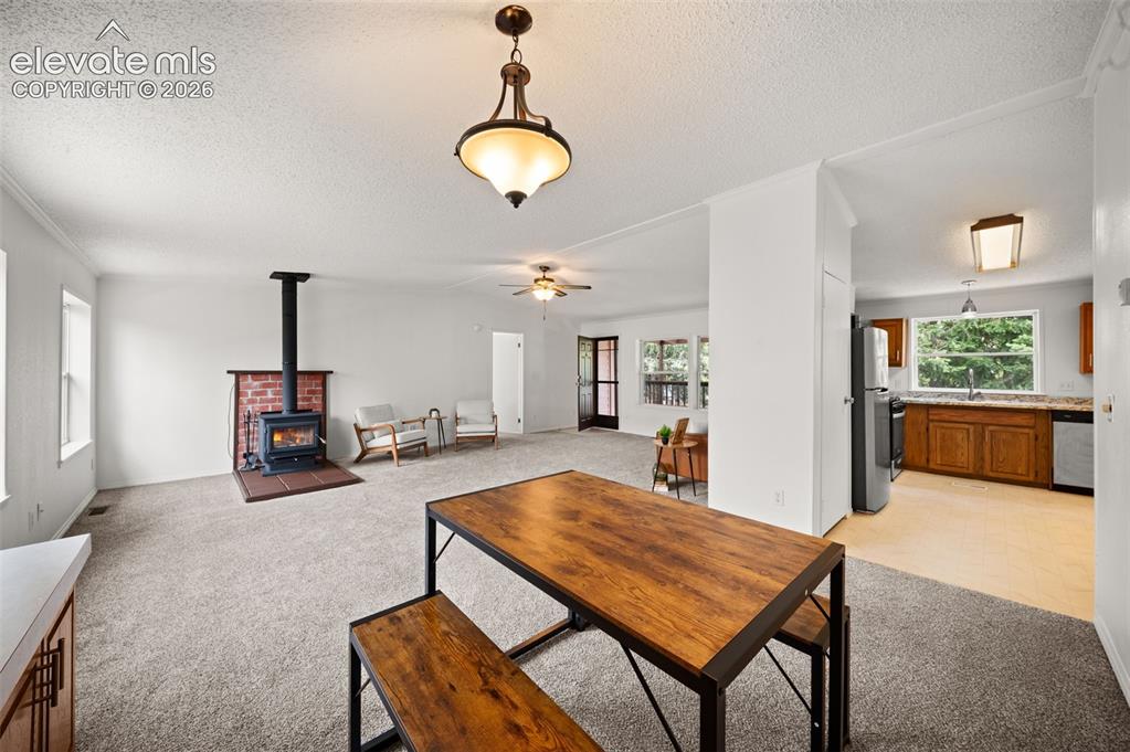 Image 8 of 24: Dining Area