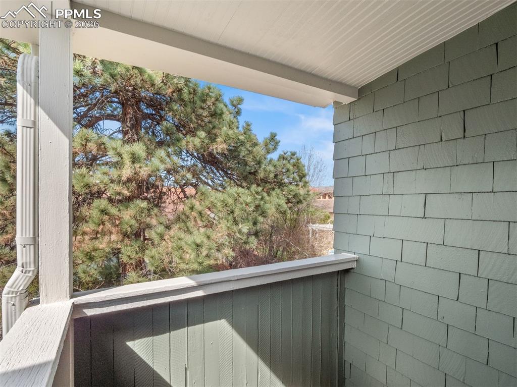 Image 17 of 41: Balcony