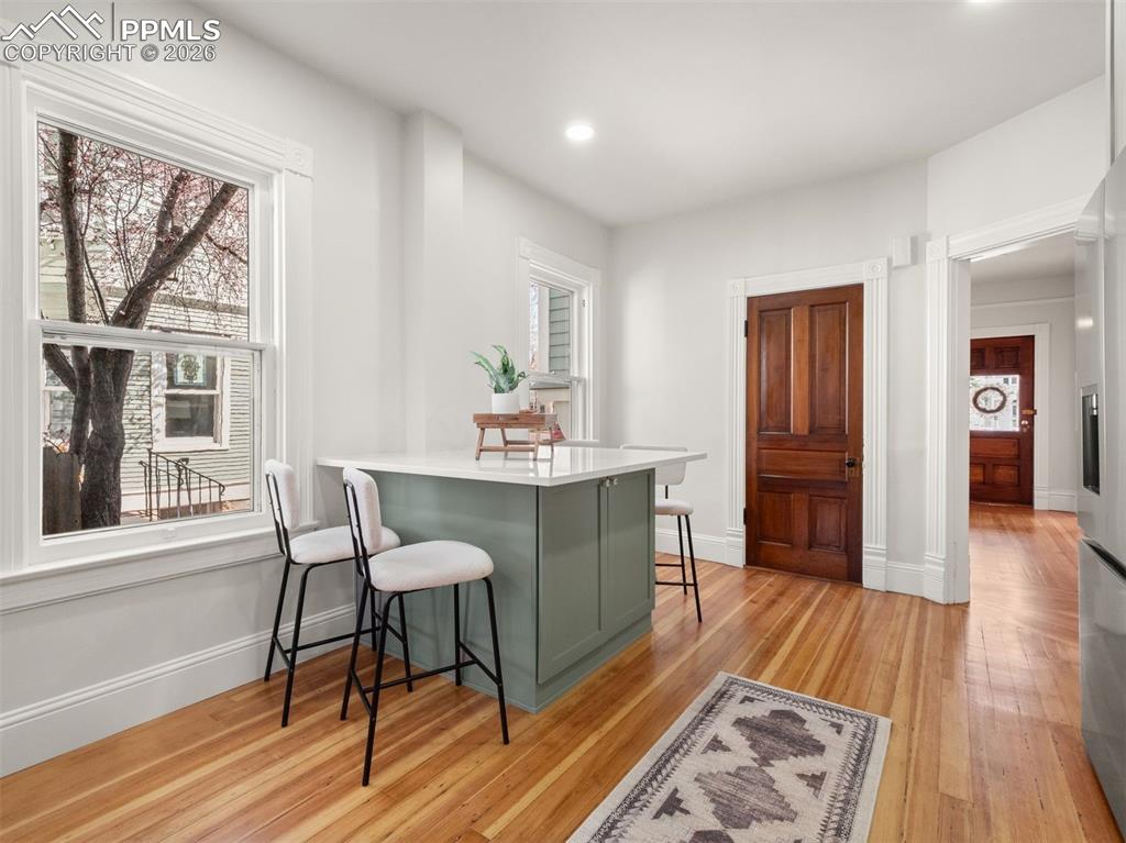 Image 24 of 41: Large peninsula provides a great workspace, eat-in dining for casual meals