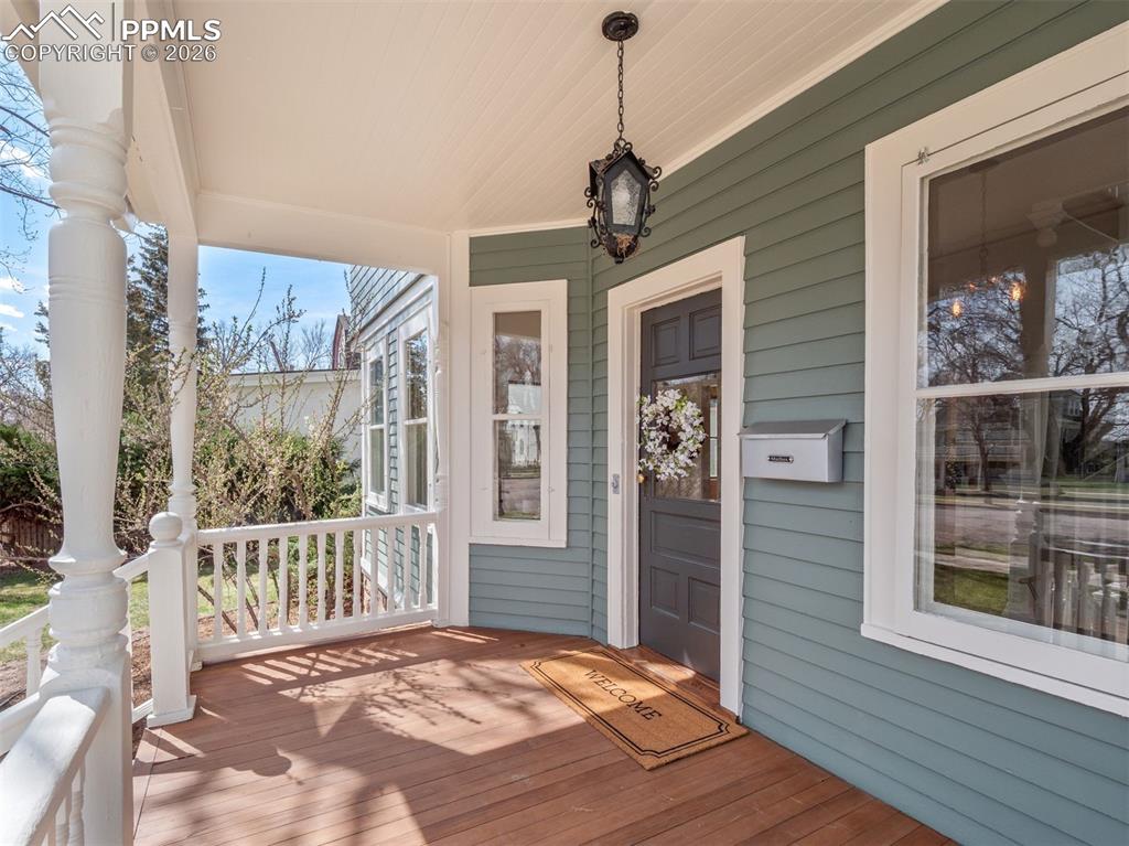 Image 32 of 41: Deck