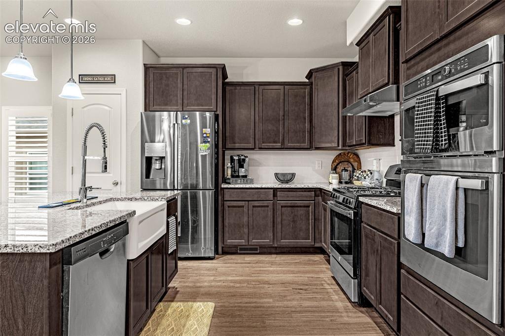 Image 12 of 50: Kitchen