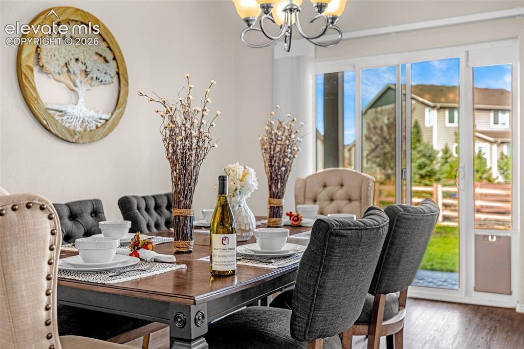 Image 17 of 50: Dining Area